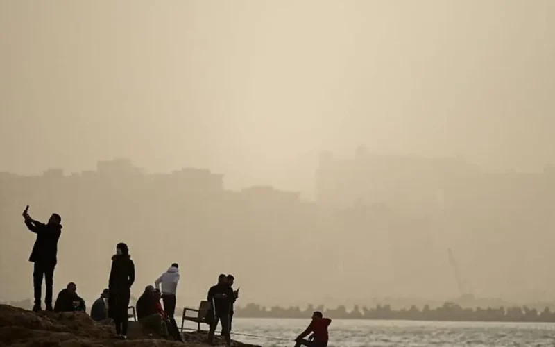 3 ظواهر جوية.. الأرصاد تحذر سكان القاهرة والسواحل من تقلبات طقس الساعات المقبلة